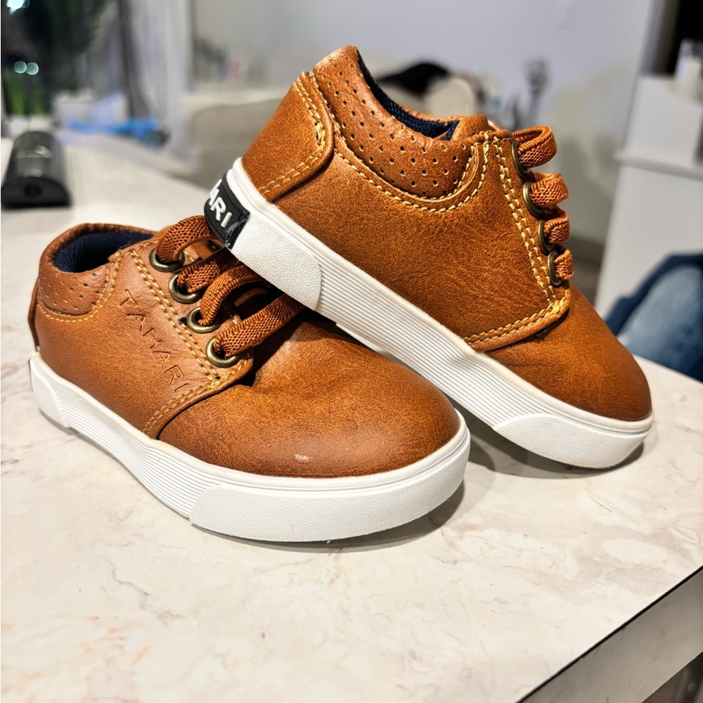 Tahari Boys Stylish  Brown Shoes size 5C Toddler's